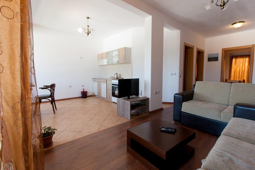 Art I Apartments Ulcinj Ngoại thất bức ảnh